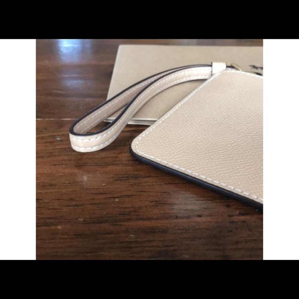 Coach Beechwood Patent Leather Wristlet 🎀 - Picture 6 of 8